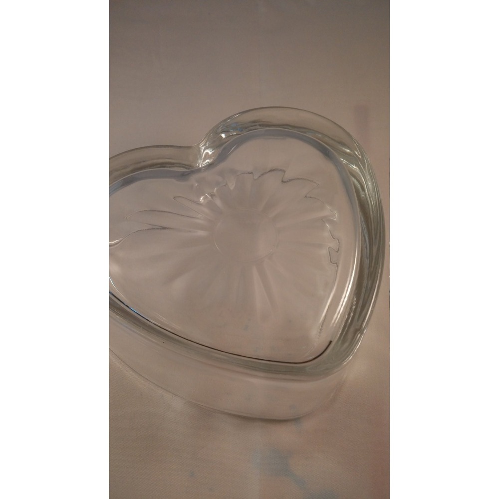 Cut glass heart shaped embossed candy dish - Picture 4 of 5